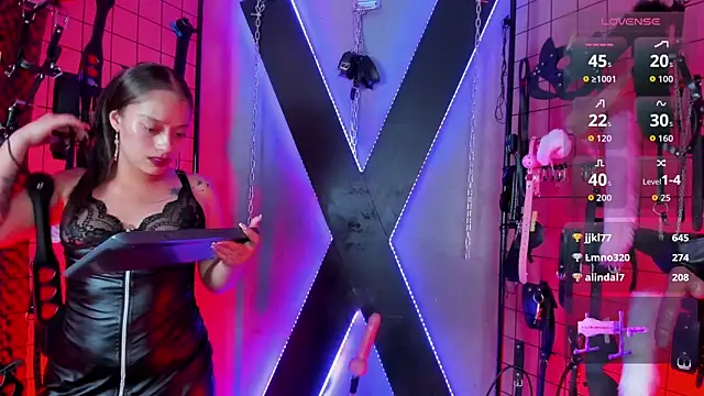 Pokazy przed kamerką – Cinthia_Iris_BDSM