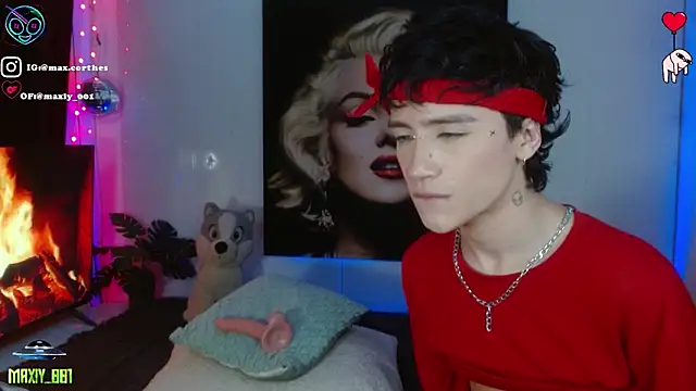 maxiy_001: διαδικτυακό σόου στην κάμερα