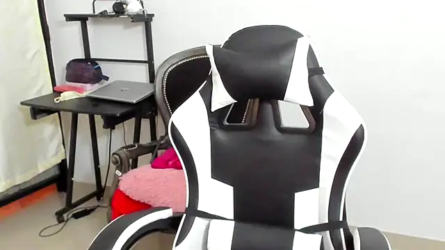 Czat XXX na żywo – __Emma__11__Lecat_