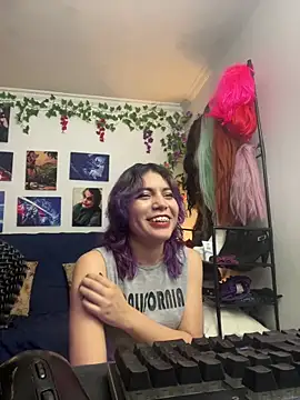 VaioletUwU élő XXX-chatje