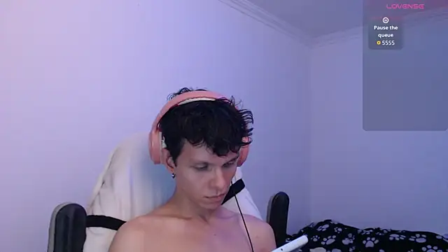 bryamado69: διαδικτυακό σόου στην κάμερα