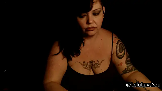 LeluLuvsYou: онлайн-секс-чат