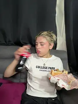 Show modela Lia_fire na web-kameri