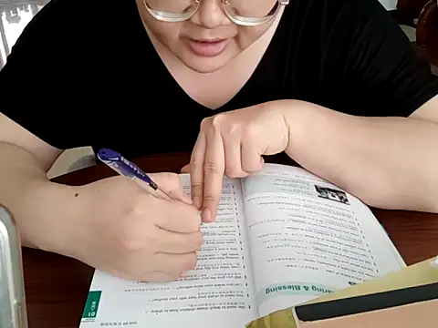 AngelwithEcupのライブXXXチャット