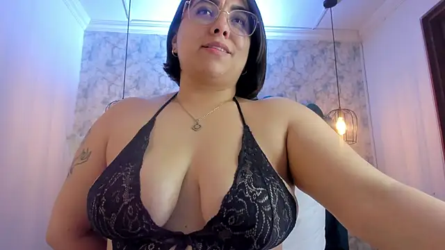 nalalye_cruzz_'s Live XXX Chat