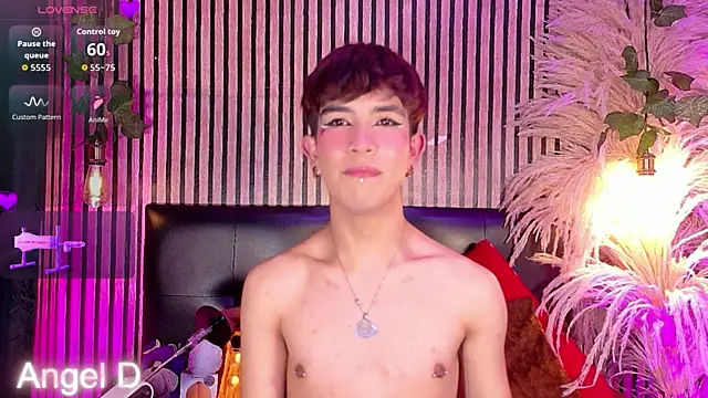 Angeldust19 – Naživo XXX chat