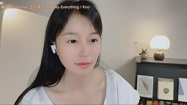 OnechestnutのライブXXXチャット