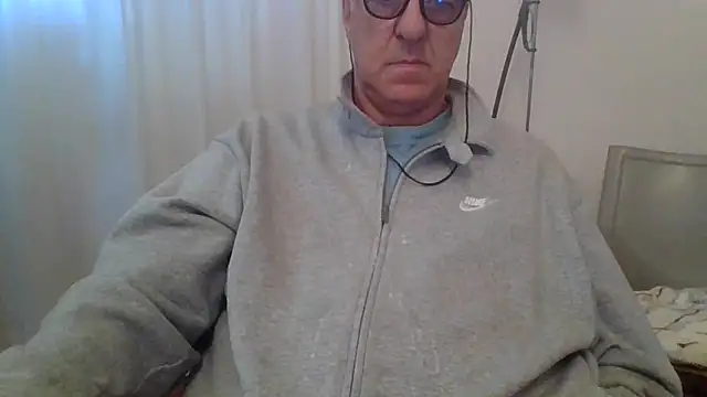 Chat +18 de ANONIMO7735 ao vivo