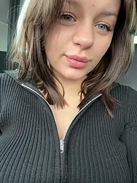 Cum_girlss élő XXX-chatje