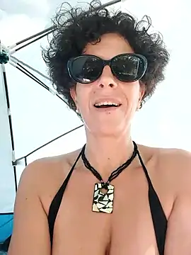 LightedWoman élő XXX-chatje