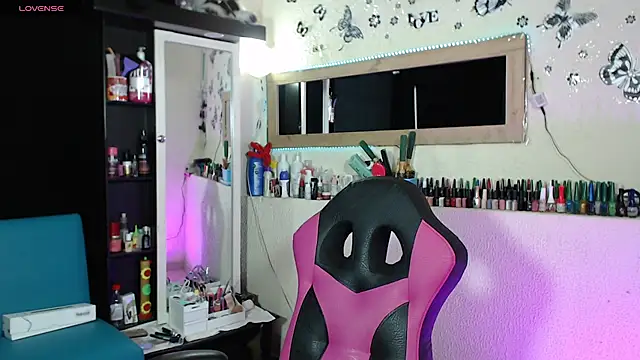 SofiaRoyal2308's Live XXX Chat