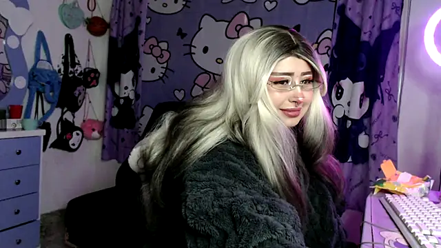 lussyevans24 লাইভ XXX চ্যাট