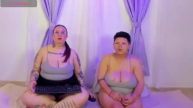 MiaYMolly's Live XXX Chat