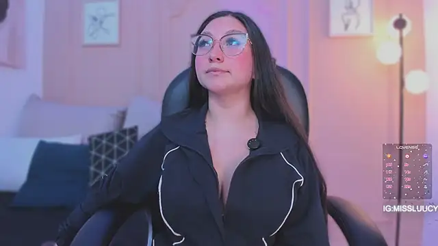 Sembang XXX Secara Langsung lucy_neil