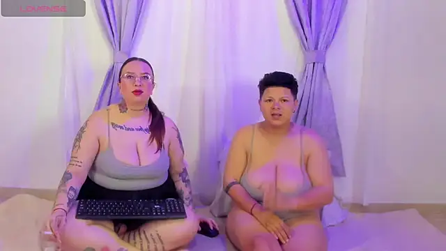 MiaYMolly's Live XXX Chat