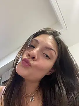 XXX chat uživo modela Danielaeliana