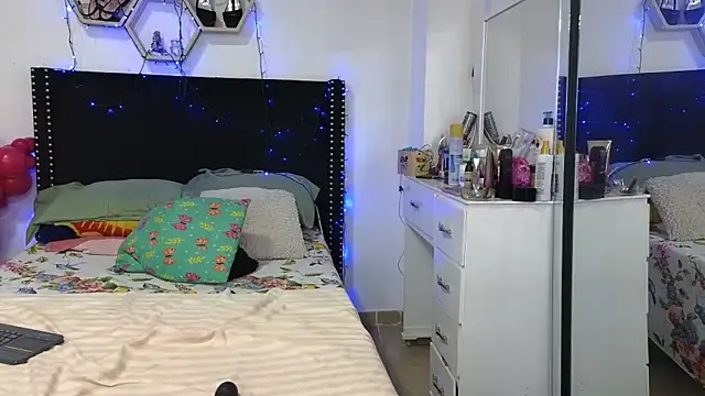 charlotte_077's Live XXX Chat