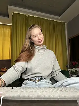 Pokazy przed kamerką – AlicaFoxis_