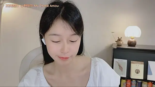 Onechestnut Adlı Modelin Canlı XXX Sohbeti