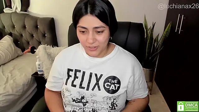 lucy26_ Adlı Modelin Canlı XXX Sohbeti