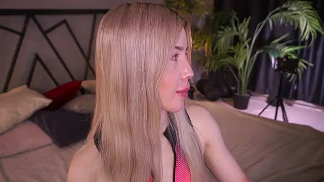 LindaThacker élő XXX-chatje