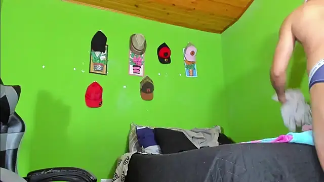 Arian_Pervert 网络视讯表演