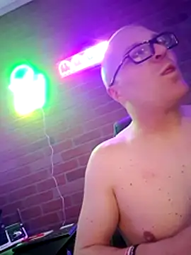 Pokazy przed kamerką – chronic_vibez