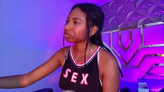 Queen_perla_ Live XXX Chat