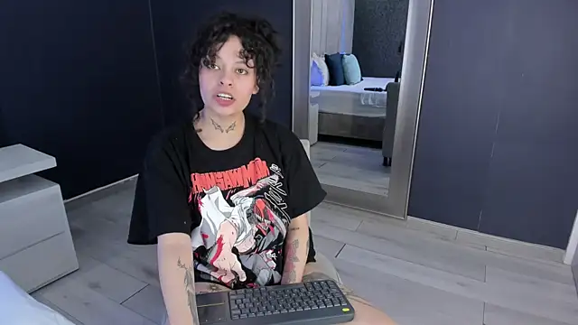 KatherineGomez élő XXX-chatje