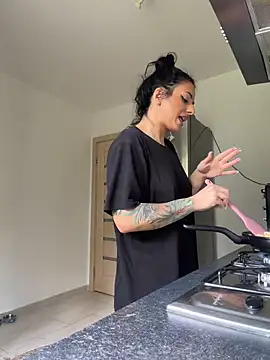 NNNoire élő XXX-chatje