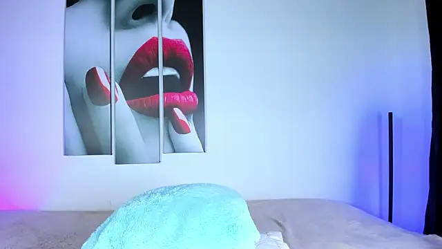 XXX chat uživo modela Emiili_Clark