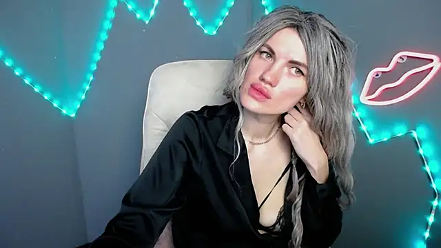 MilaLoona Live XXX Chat