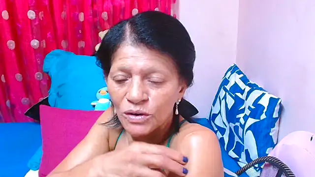 SLUTTYROXY élő XXX-chatje