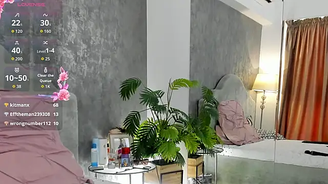 LisaCroft লাইভ XXX চ্যাট