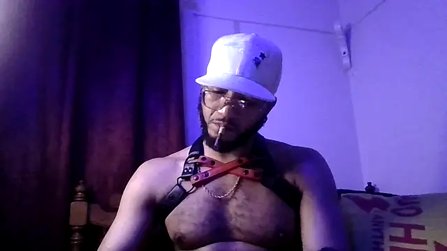 KY_Sir35: διαδικτυακό σόου στην κάμερα