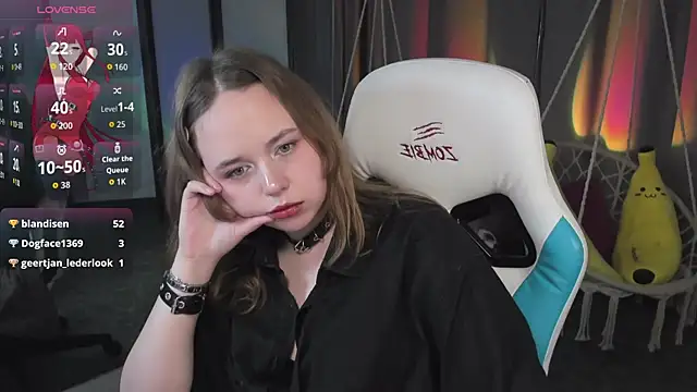 LeonaHicks élő XXX-chatje