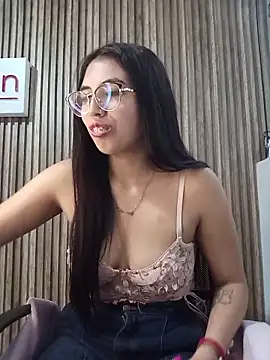 Valk_submissive's Live XXX Chat