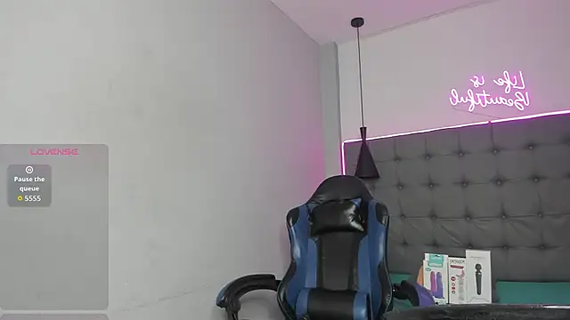 Chatroom XXX en direct de scarletcherry18