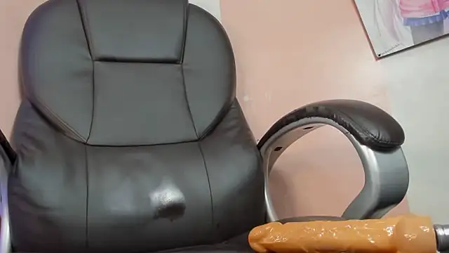 Mila_Leon: διαδικτυακό σόου στην κάμερα