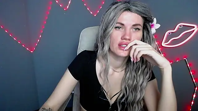 Chatroom XXX en direct de MilaLoona