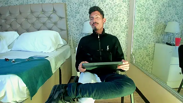 NoaahTylor 现场XXX聊天