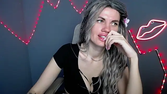 MilaLoona 现场XXX聊天