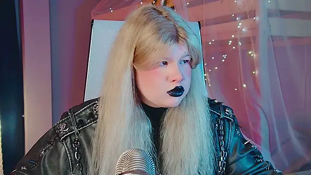 LilithNlsnのライブXXXチャット