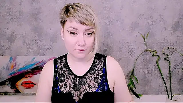 DjulliaのライブXXXチャット