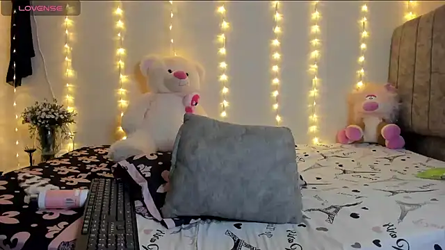 XXX chat uživo modela SaraCrow