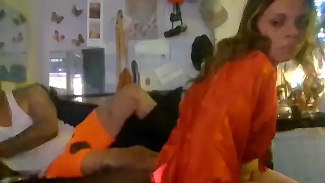 ShysluutGia: διαδικτυακό σόου στην κάμερα