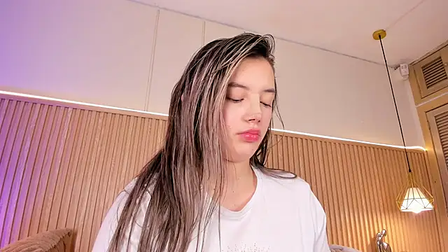 Chatroom XXX en direct de MiaBrokss_