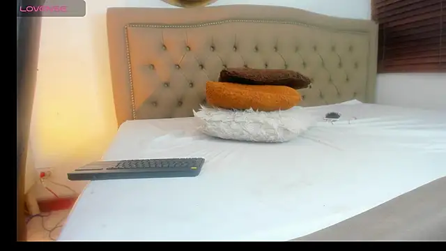 Adara_Ferrara: διαδικτυακό σόου στην κάμερα