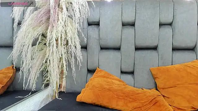 JESSYCORTES élő XXX-chatje