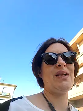 Piediniecollant élő XXX-chatje